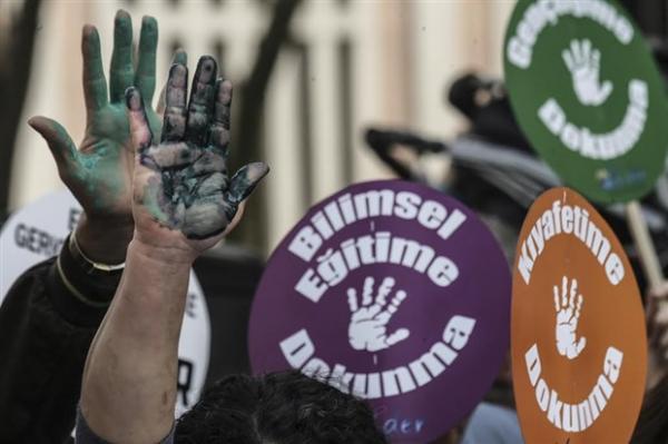 &lsquo;Müfredat değişikliği toplum mühendisliğinin son adımıdır!&rsquo; Kaos GL - LGBTİ+ Haber Portalı