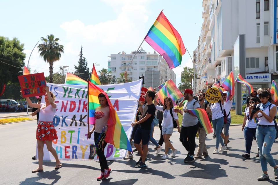“BİZ’i takip edin” Kaos GL - LGBTİ+ Haber Portalı