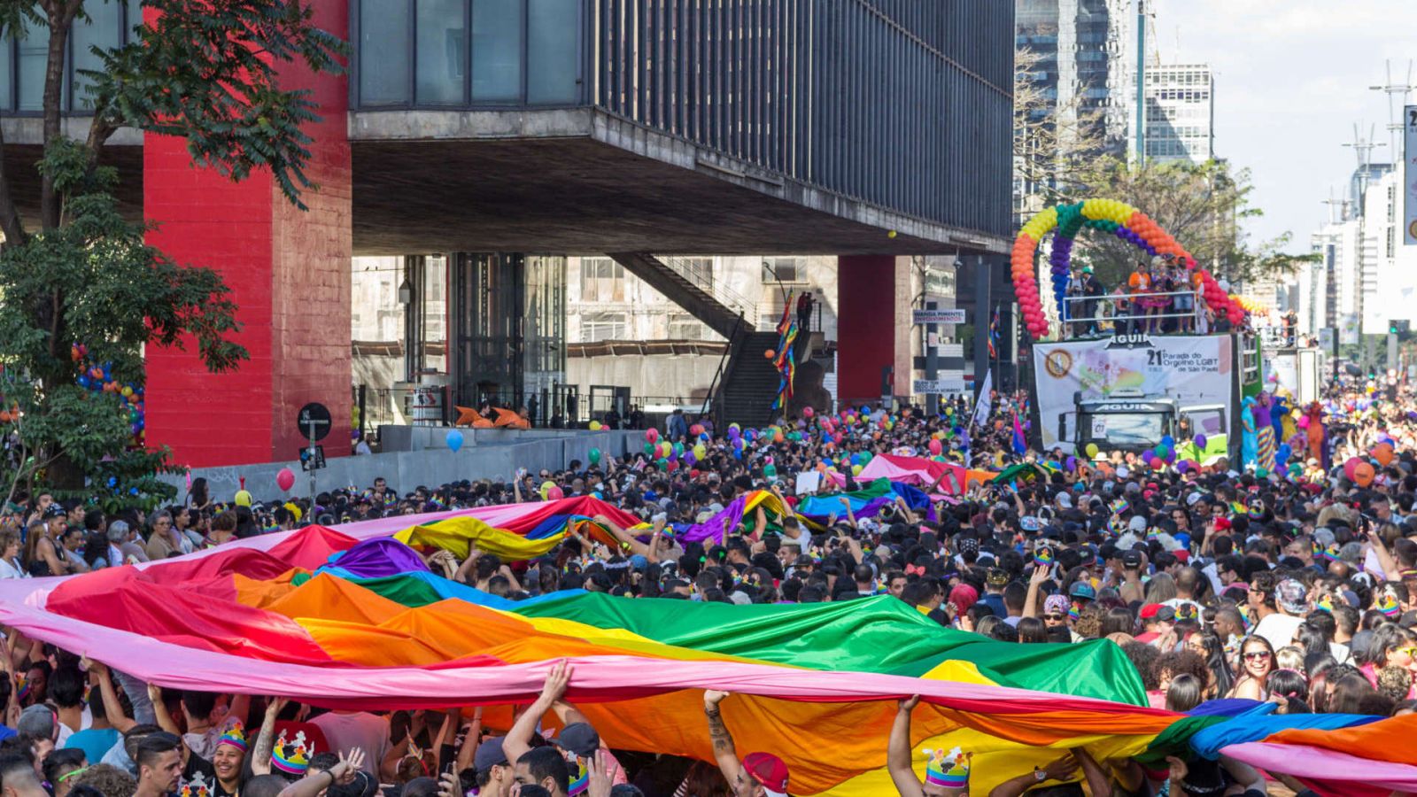 Aynı haberi Milat ve Cumhuriyet nasıl gördü? Kaos GL - LGBTİ+ Haber Portalı