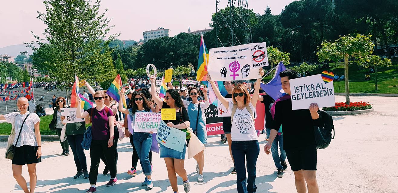 “Açılmak bir arada olmamızın en güzel vesilesiydi” Kaos GL - LGBTİ+ Haber Portalı