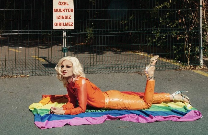 “Benim ne senlen, ne elbisenlen derdim yok!” Kaos GL - LGBTİ+ Haber Portalı