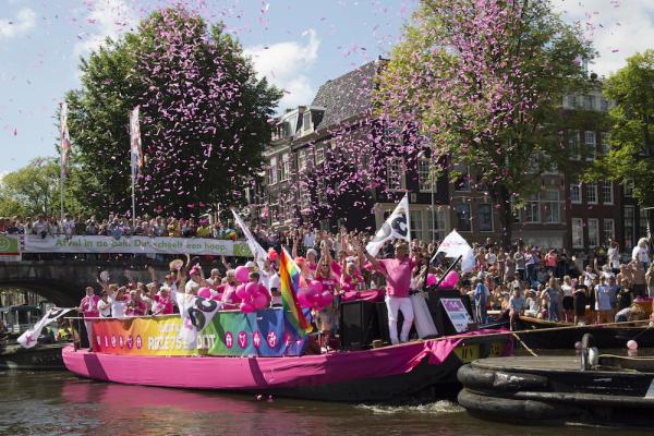 The Pink Titanic Kaos GL - News Portal for LGBTI+