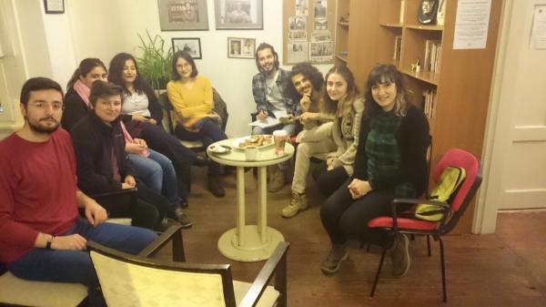 ÇYDD Beyoğlu&rsquo;ndan gençler, homofobi ve transfobiyi tartıştı Kaos GL - LGBTİ+ Haber Portalı