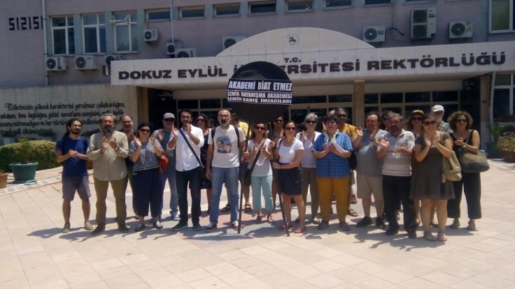 Rektörlüğe siyah çelenk: Akademi biat etmez! Kaos GL - LGBTİ+ Haber Portalı
