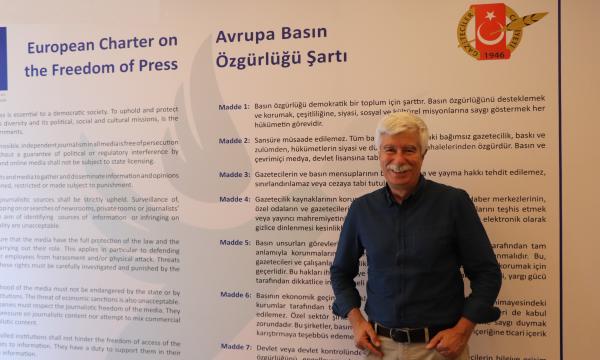 “Gazeteci nefretin, ötekileştirmenin, ayrımcılığın aktarılmasına karşı olmalı” | Kaos GL - LGBTİ+ Haber Portalı