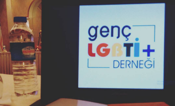 LGBTİ+ gençler ekleyin! Kaos GL - LGBTİ+ Haber Portalı