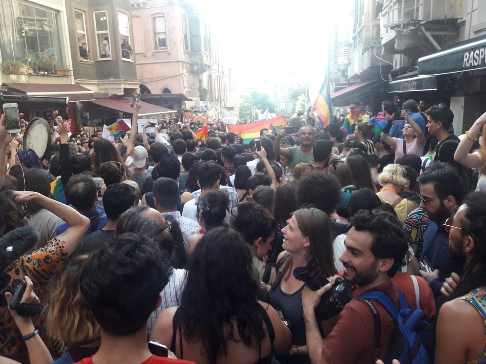 Sanatçılar “Onur” dedi Kaos GL - LGBTİ+ Haber Portalı
