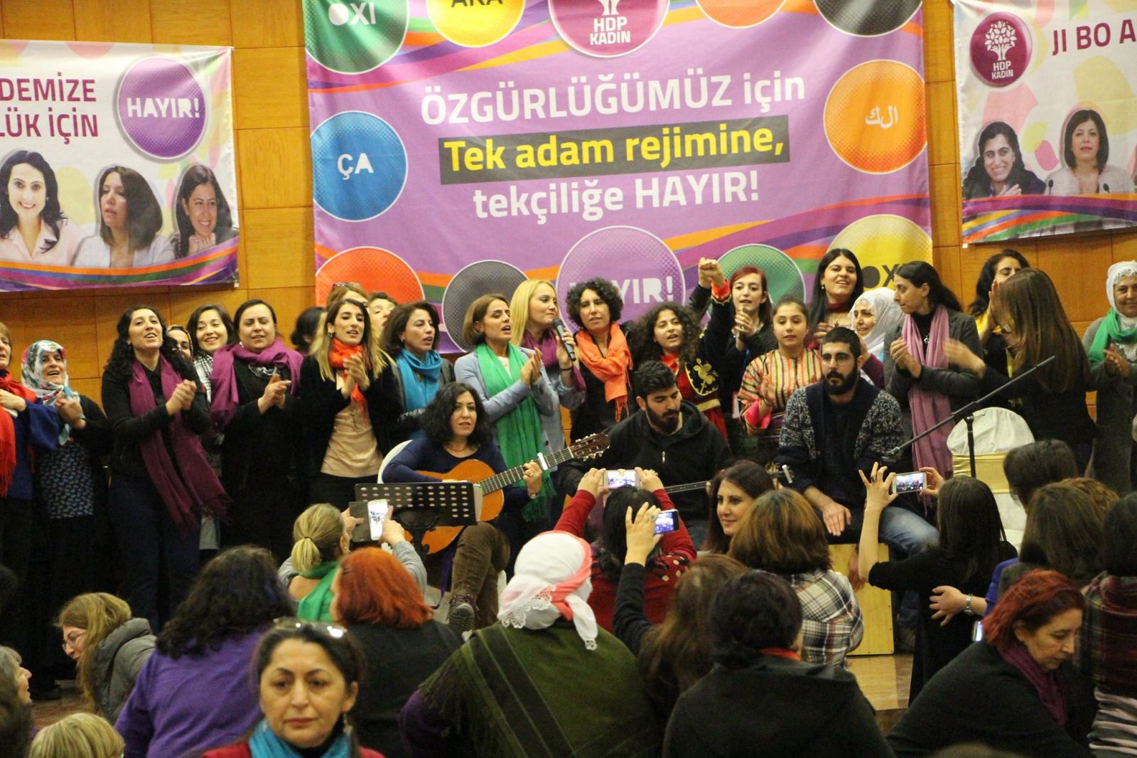 HDP&rsquo;li kadınlar: &lsquo;Özgürlüğümüz için tek adam rejimine hayır!&rsquo; Kaos GL - LGBTİ+ Haber Portalı