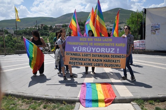 Dersim&rsquo;de nefret cinayetlerine karşı yürüyüş: Bize bir yasa lazım! Kaos GL - LGBTİ+ Haber Portalı