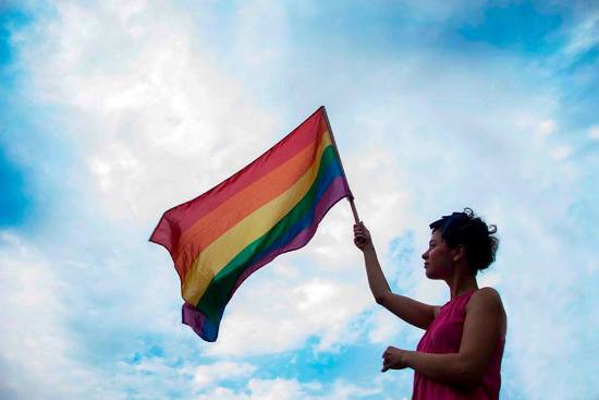 Balkonumda 24 Saatini Tamamlayamayan Gökkuşağı&rsquo;nın Hikâyesi Kaos GL - LGBTİ+ Haber Portalı