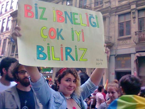 Başbakan&rsquo;ın &lsquo;İbne&rsquo; Davası 13 Mart&rsquo;ta Kaos GL - LGBTİ+ Haber Portalı