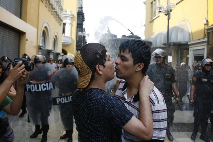 LGBTİ&rsquo;lerin Sevgililer Günü eylemine polis saldırısı Kaos GL - LGBTİ+ Haber Portalı