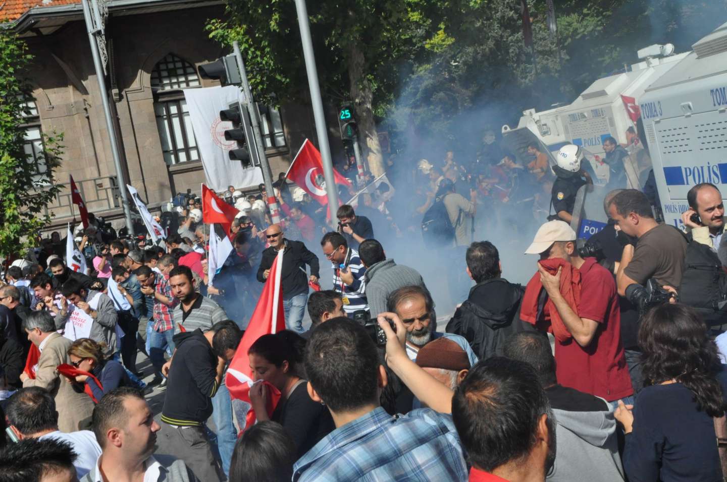 TİHV ve İHD&rsquo;den 29 Ekim Cumhuriyet Bayramı Engellemesine Suç Duyurusu Kaos GL - LGBTİ+ Haber Portalı