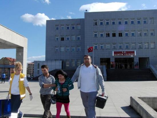 &lsquo;Travestiyim Diye Valilik Binasına Alınmadım&rsquo; Kaos GL - LGBTİ+ Haber Portalı