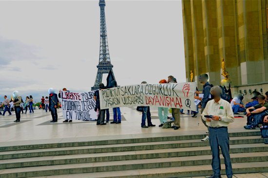 Fransız Anarşistlerden Türkiyeli Tutsak Anarşistler İçin Eylem! Kaos GL - LGBTİ+ Haber Portalı