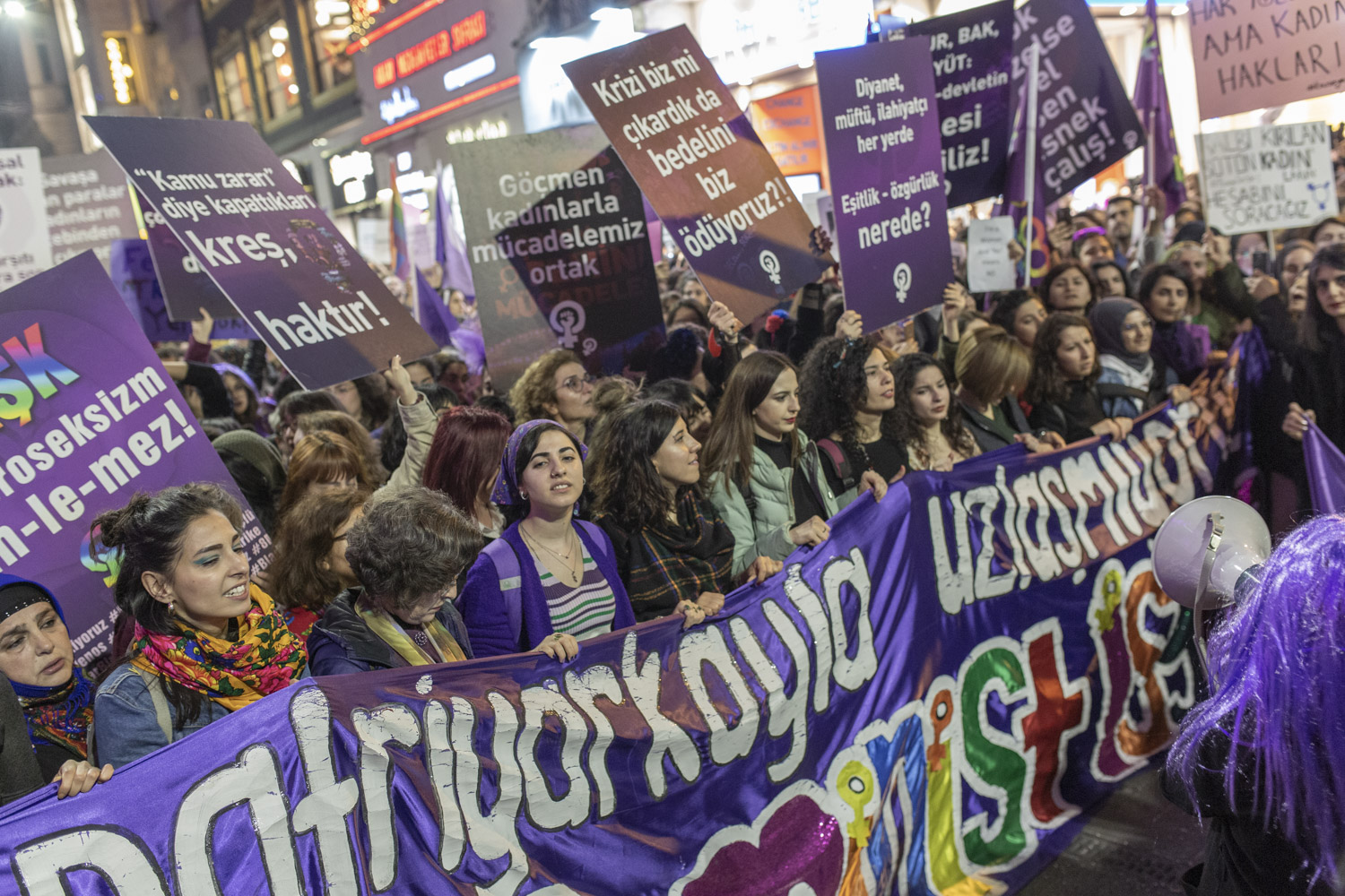 “On binlerce kadına uygulanan polis şiddetinin üzeri yalan haberle örtülemez” Kaos GL - LGBTİ+ Haber Portalı