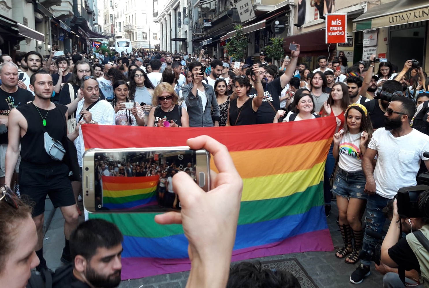 Fotoğraflarla İstanbul LGBTİ+ Onur Yürüyüşü Kaos GL - LGBTİ+ Haber Portalı