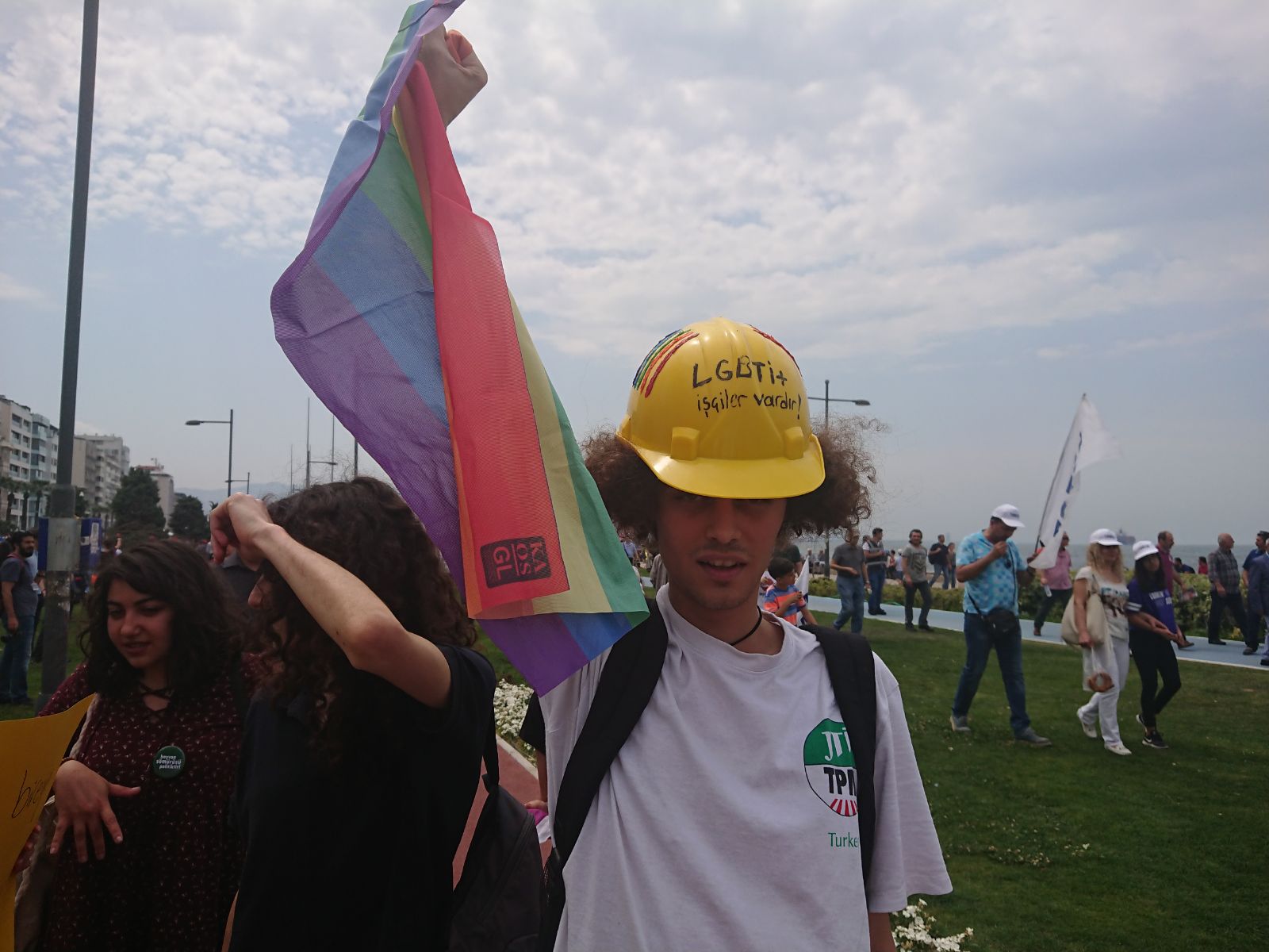 Fotoğraflarla İzmir’de 1 Mayıs: LGBTİ+ işçiler vardır! Kaos GL - LGBTİ+ Haber Portalı