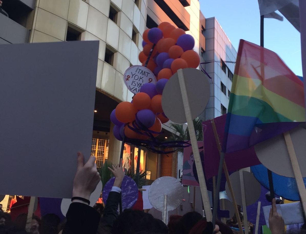 İzmir: Susmuyoruz, korkmuyoruz, itaat etmiyoruz! Kaos GL - LGBTİ+ Haber Portalı
