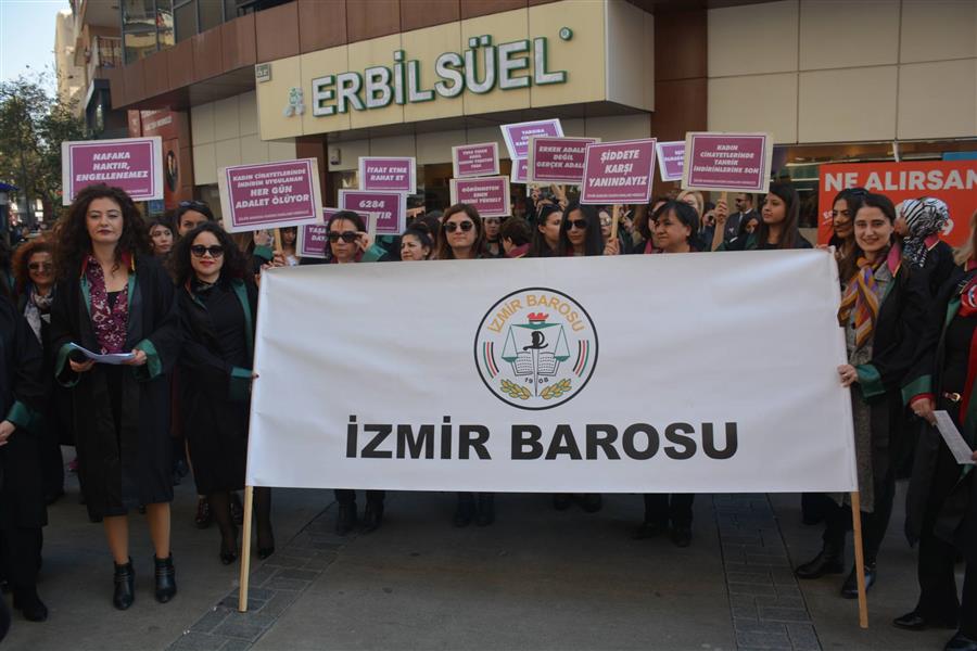 İzmir’de avukatlar 8 Mart için yürüdü Kaos GL - LGBTİ+ Haber Portalı