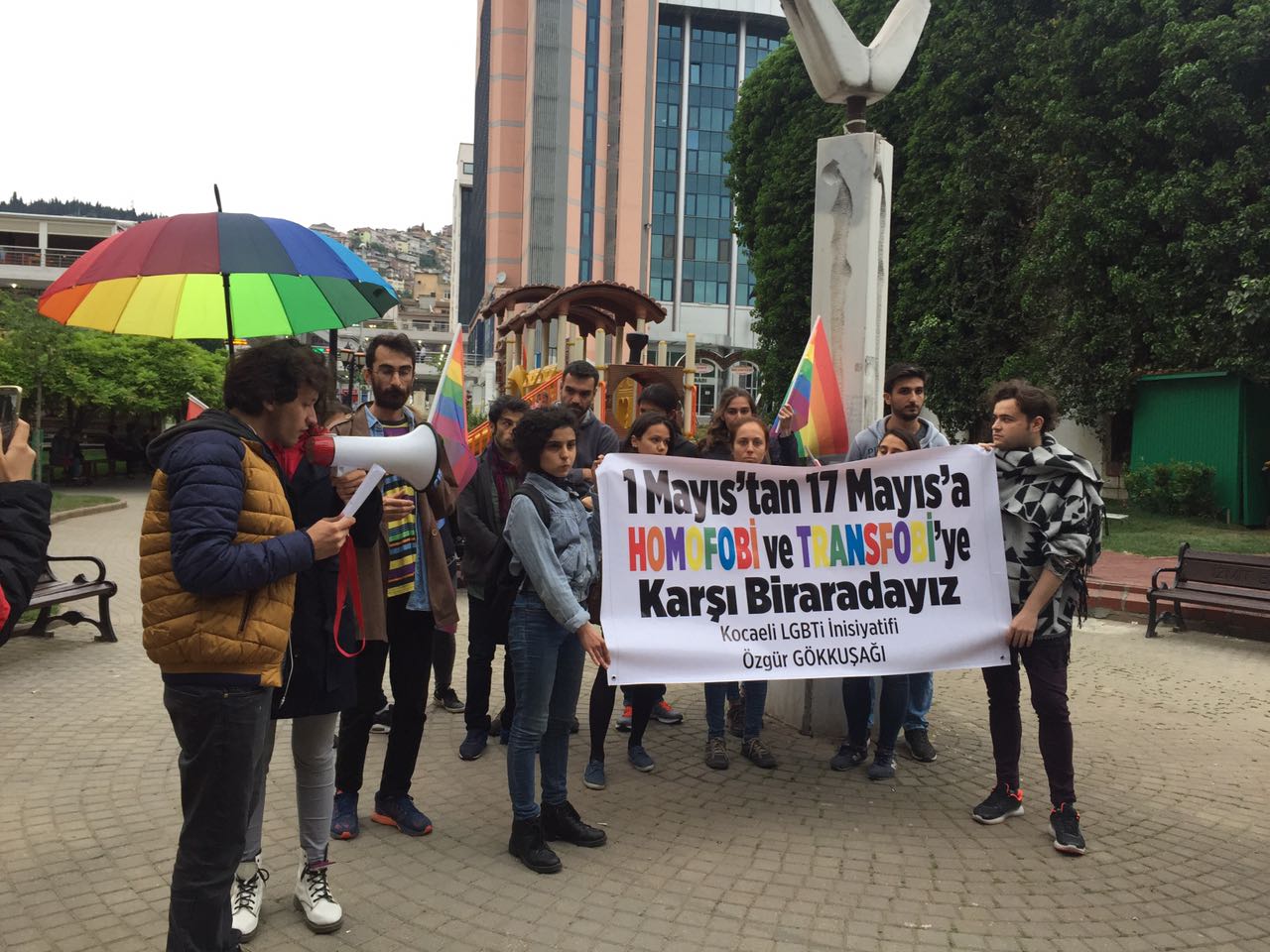 Birimizin çemberin dışında bırakıldığı demokrasiyi onaylamıyoruz! Kaos GL - LGBTİ+ Haber Portalı