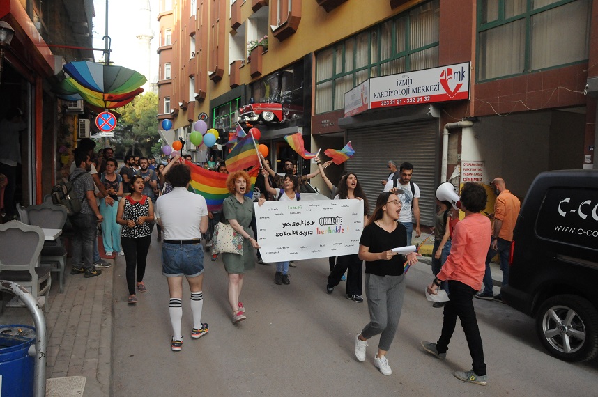 Kocaeli&rsquo;de Onur Yürüyüşü: Mersin&rsquo;de direnen lubunyalara selam! | Kaos GL - LGBTİ+ Haber Portalı Haber