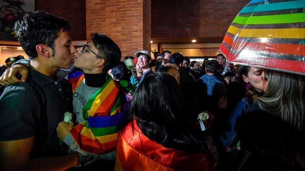 Kolombiya’da LGBTİ+ hakları için öpücük! Kaos GL - LGBTİ+ Haber Portalı
