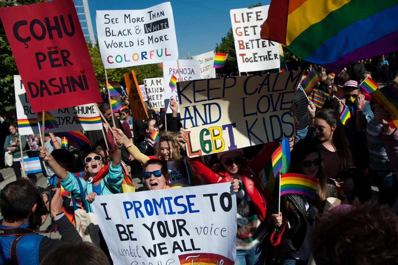 Kosova&rsquo;nın ilk Onur Yürüyüşü: Aşk aşkına! Kaos GL - LGBTİ+ Haber Portalı