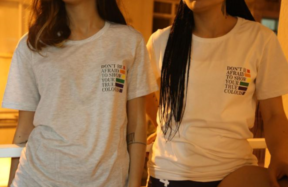 “Biri giydiğinde diğerinin cesaret alacağı bir tişört tasarlamak istedik” | Kaos GL - LGBTİ+ Haber Portalı Haber