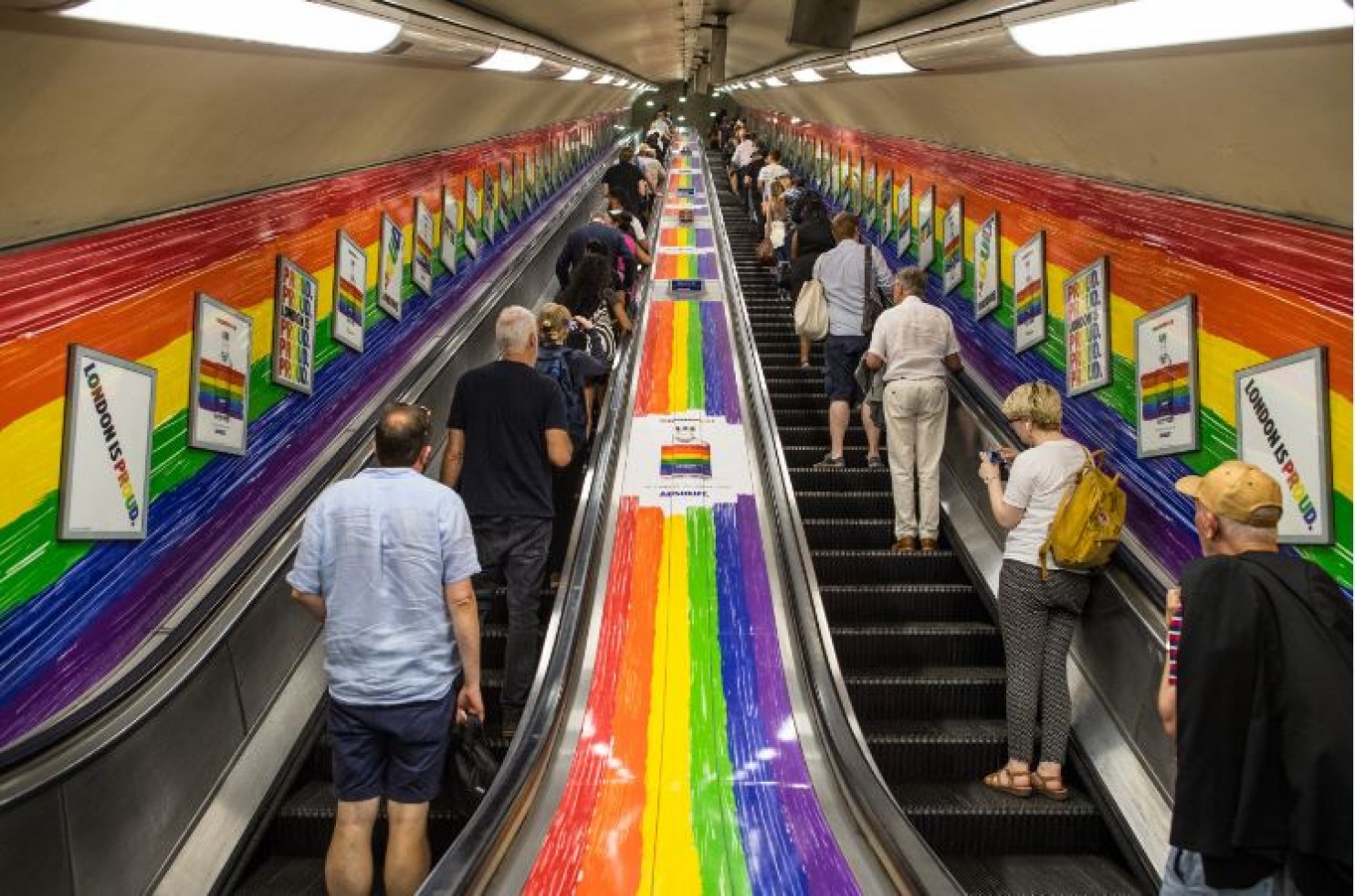 Londra&rsquo;da toplu taşımanın &lsquo;bayanlar ve baylar&rsquo; duyuruları bitiyor Kaos GL - LGBTİ+ Haber Portalı