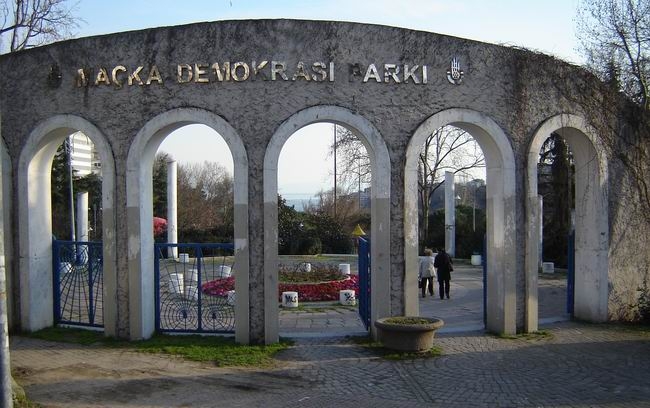 Maçka Parkı&rsquo;nda saldırı: &lsquo;Bir daha bu parkta görmeyeyim sizi!&rsquo; | Kaos GL - LGBTİ+ Haber Portalı