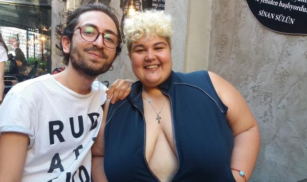 Burçlar ve aktivistler  Duygusal bir yengeç: Gamze hocam Kaos GL - LGBTİ+ Haber Portalı