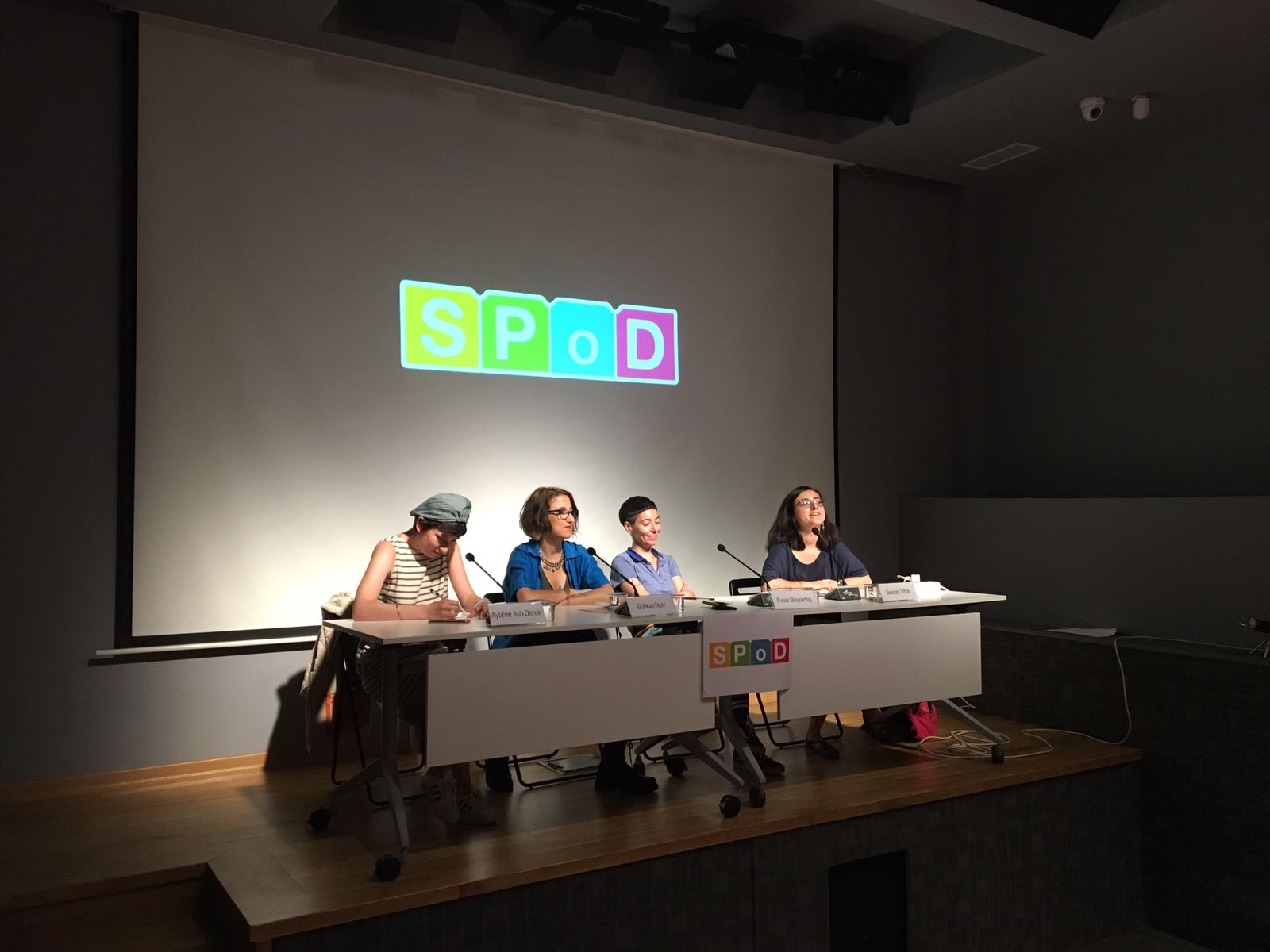 Kendimizi var ettiğimiz yer: Queer yazın Kaos GL - LGBTİ+ Haber Portalı