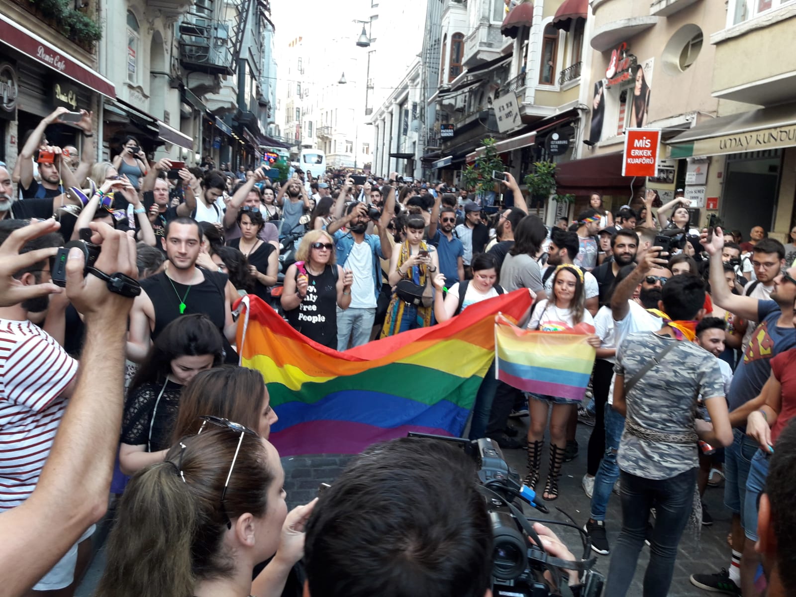 Anadolu Ajansı Onur Yürüyüşü haberi geçmedi! Kaos GL - LGBTİ+ Haber Portalı