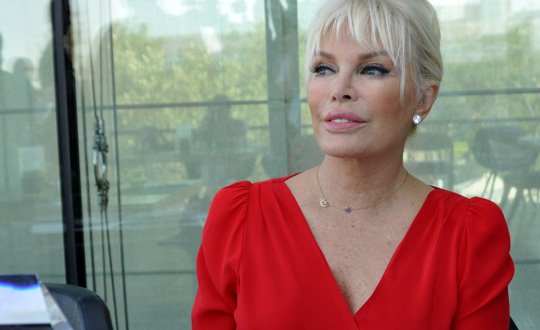 Ajda Pekkan transfobiye karşı: Trans insan değil mi? Kaos GL - LGBTİ+ Haber Portalı