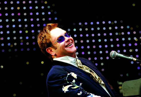 Elton John&rsquo;dan Emmy Ödülleri&rsquo;nde Liberace&rsquo;ye Saygı Duruşu Kaos GL - LGBTİ+ Haber Portalı