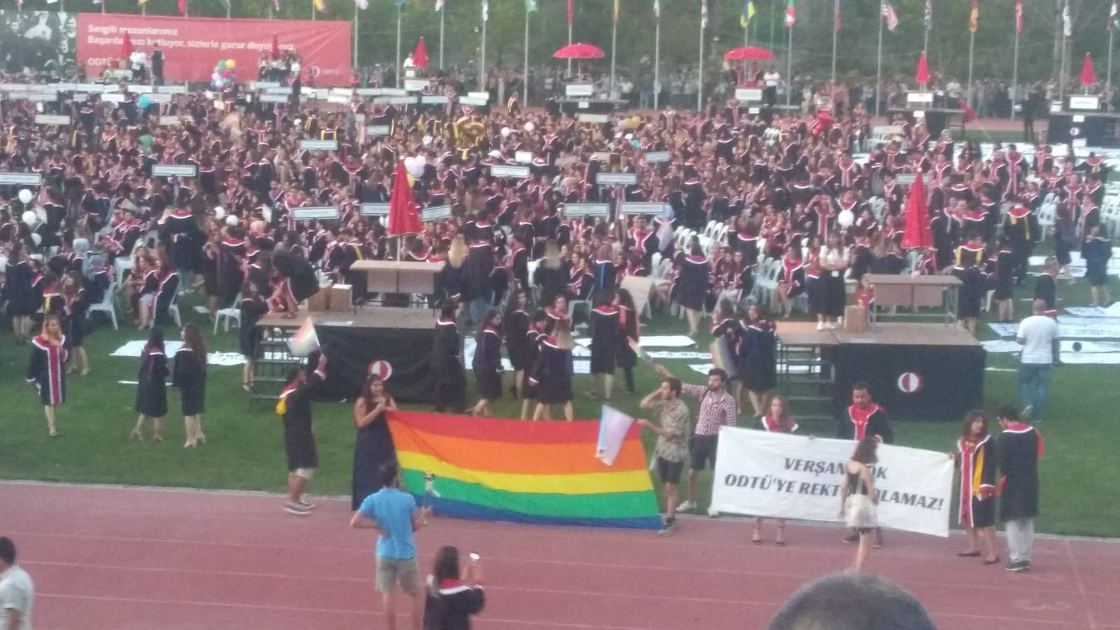 ODTÜ mezuniyetinde gökkuşağı bayrağına saldırı Kaos GL - LGBTİ+ Haber Portalı