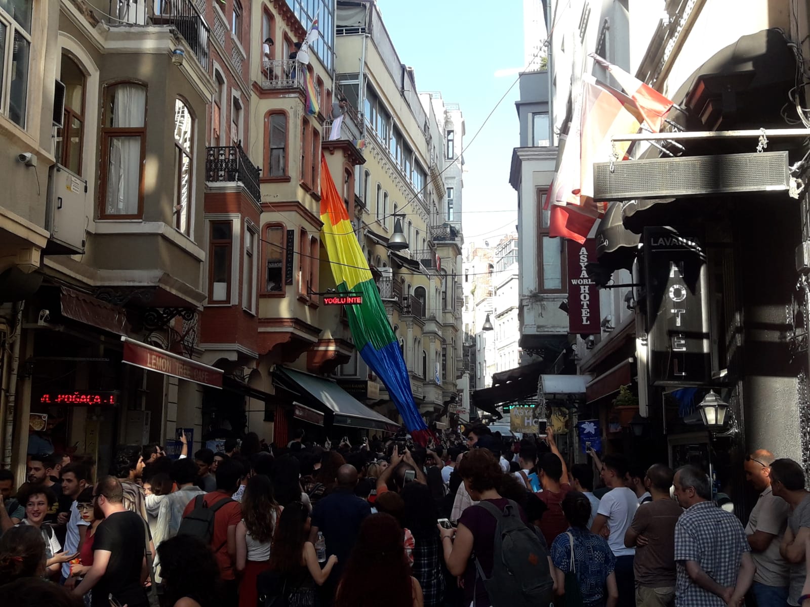 Hangi siyasiler ‘Onur’ dedi? Kaos GL - LGBTİ+ Haber Portalı