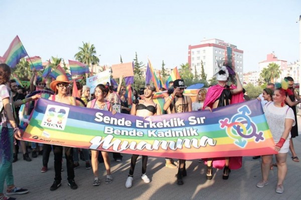 Mersin 7 Renk&rsquo;ten Onur Yürüyüşü&rsquo;ne davet videosu Kaos GL - LGBTİ+ Haber Portalı