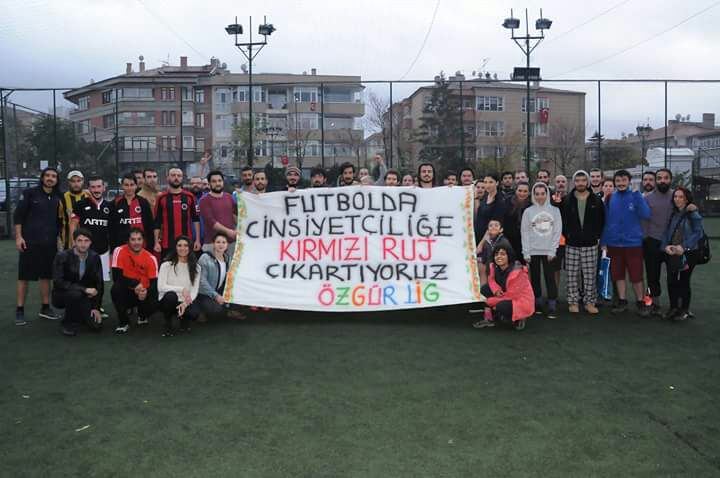 Cinsiyetçiliğe &lsquo;kırmızı ruj&rsquo; çıkardılar | Kaos GL - LGBTİ+ Haber Portalı Haber