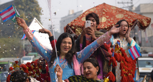 Pakistan’da Emniyet Müfettişi: “Transları departmanımızın bir parçası yapacağız” Kaos GL - LGBTİ+ Haber Portalı