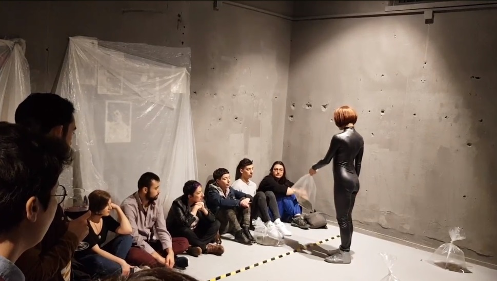 Bu bir tatbikat değil: Eril sanat sembolizme ve muğlaklığa sığınır Kaos GL - LGBTİ+ Haber Portalı