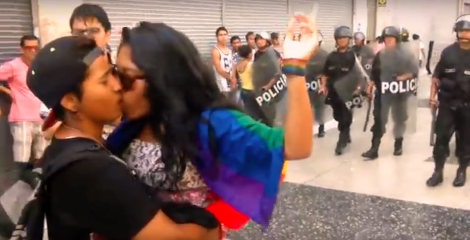 Yüzlerce LGBTİ eşit haklar için öpüştü Kaos GL - LGBTİ+ Haber Portalı