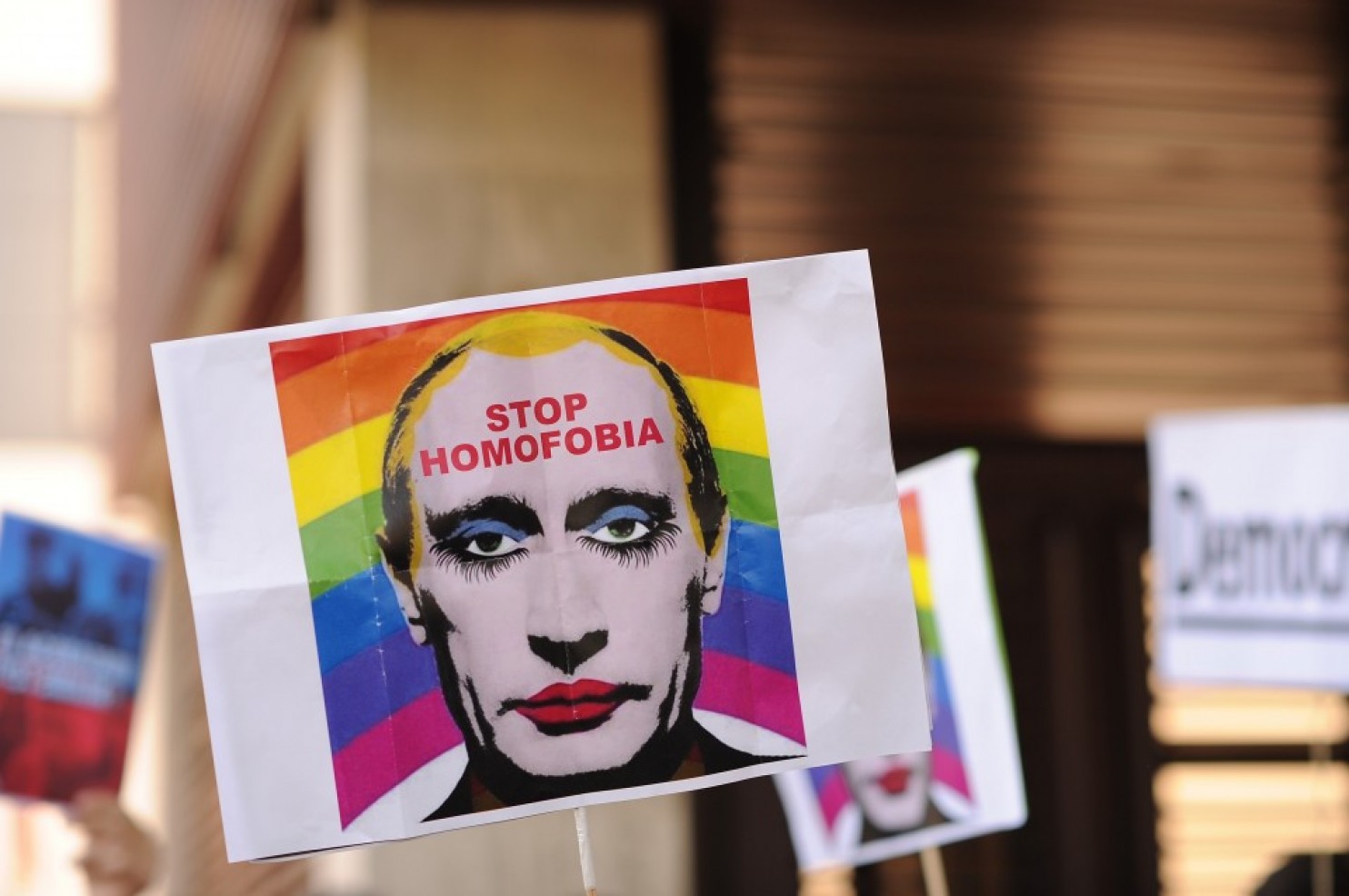 Putin&rsquo;in &lsquo;makyajlı&rsquo; tasviri yasaklandı Kaos GL - LGBTİ+ Haber Portalı