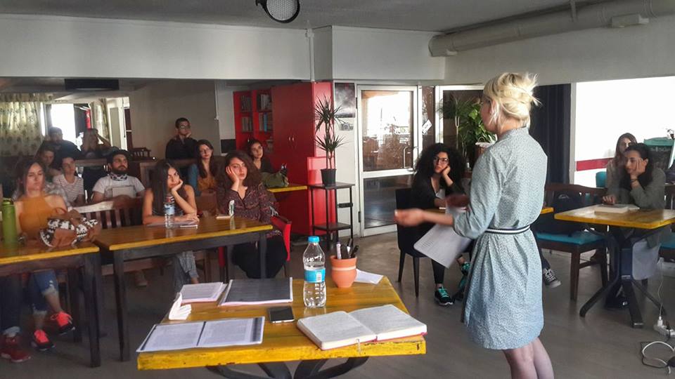 Abluka altında bir sokak, ihraç edilen akademisyenler ve yeniden &lsquo;Queer Teori&rsquo; Kaos GL - LGBTİ+ Haber Portalı
