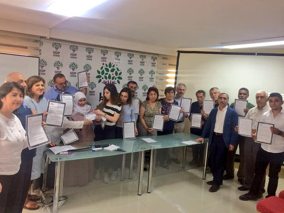 HDP İzmir milletvekili adayları, LGBTİ+ Hakları Taahhütnamesi’ni imzaladı Kaos GL - LGBTİ+ Haber Portalı