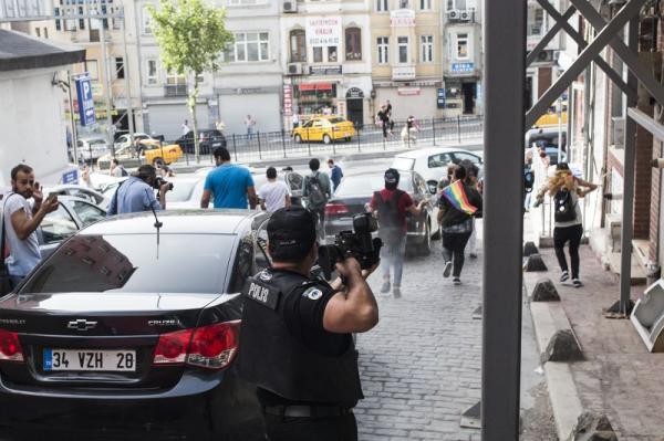 Trans Onur Yürüyüşü gözaltı davası ertelendi Kaos GL - LGBTİ+ Haber Portalı