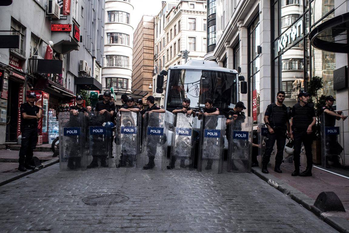 Trans Onur Yürüyüşü gözaltılarına 2911&rsquo;e muhalefetten dava! Kaos GL - LGBTİ+ Haber Portalı