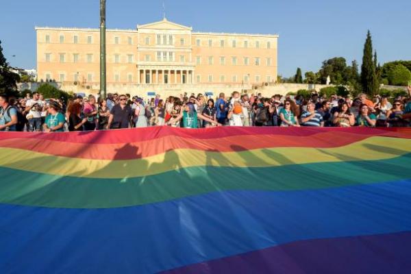 Yunanistan’da LGBTİ çiftler artık ‘koruyucu ebeveyn’ olabilecek Kaos GL - LGBTİ+ Haber Portalı