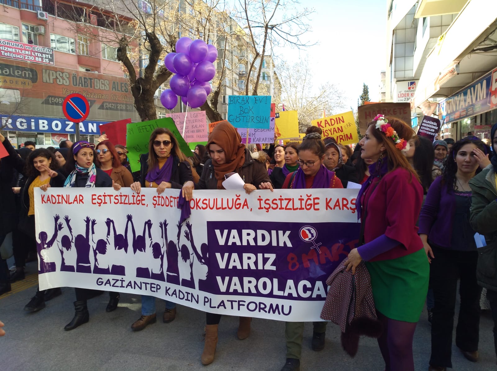Antep’te 8 Mart: Yaşasın Kadın Kadına Aşk Kaos GL - LGBTİ+ Haber Portalı